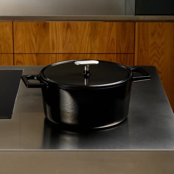 Garnek żeliwny z pokrywką odpowiedni na indukcję 5,5 l Mattia 3.0 – FABINI-image-1