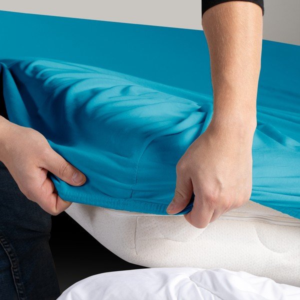 Niebieskie dżersejowe prześcieradło z gumką 120x200 cm Amber – Restilo-image-1