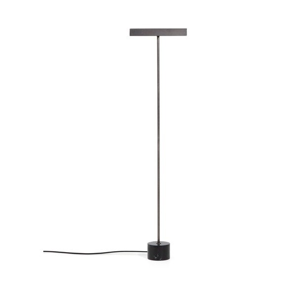 Czarna lampa stojąca (wysokość 121 cm) Lynor – Kave Home