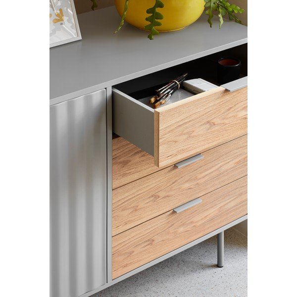Szaro-naturalna niska komoda w dekorze dębu 108x80 cm Sierra – Teulat-image-2