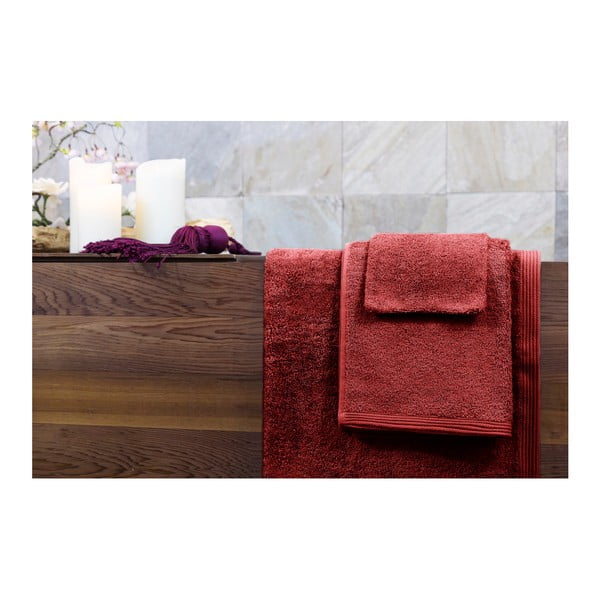 Komplet dwóch czerwonych ręczników i ręcznika kąpielowego Jalouse Maison Rouge