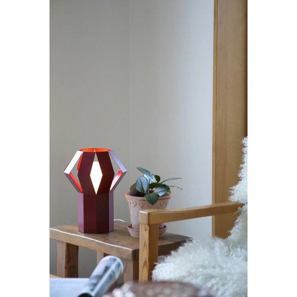 Czerwona metalowa lampa stołowa z metalowym kloszem (wysokość 27 cm) Octa – Markslöjd-image-1