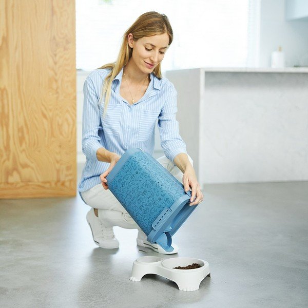 Niebieski pojemnik na karmę 10 l Cody – Rotho-image-2