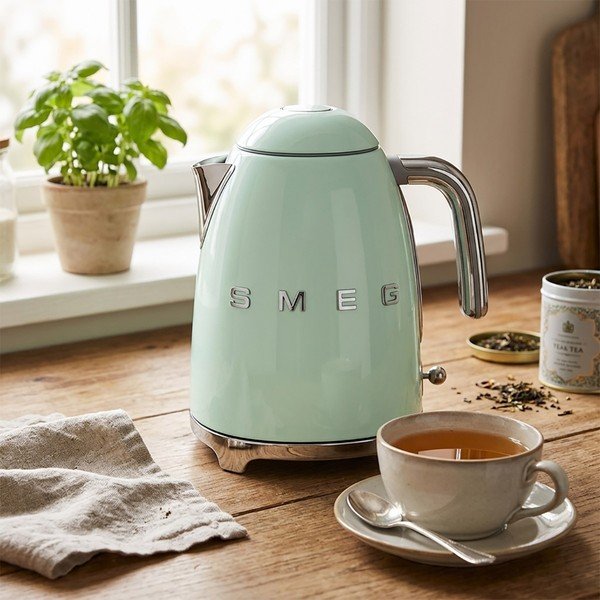 Jasnozielony czajnik elektryczny 1,7 l 50's Retro Style – SMEG-image-1