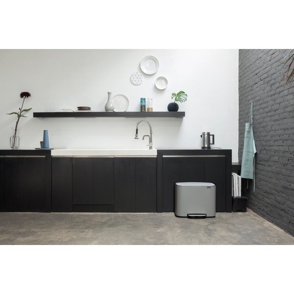 Jasnoszary stalowy kosz na śmieci z pedałem do segregacji odpadów 34 l Bo – Brabantia-image-1