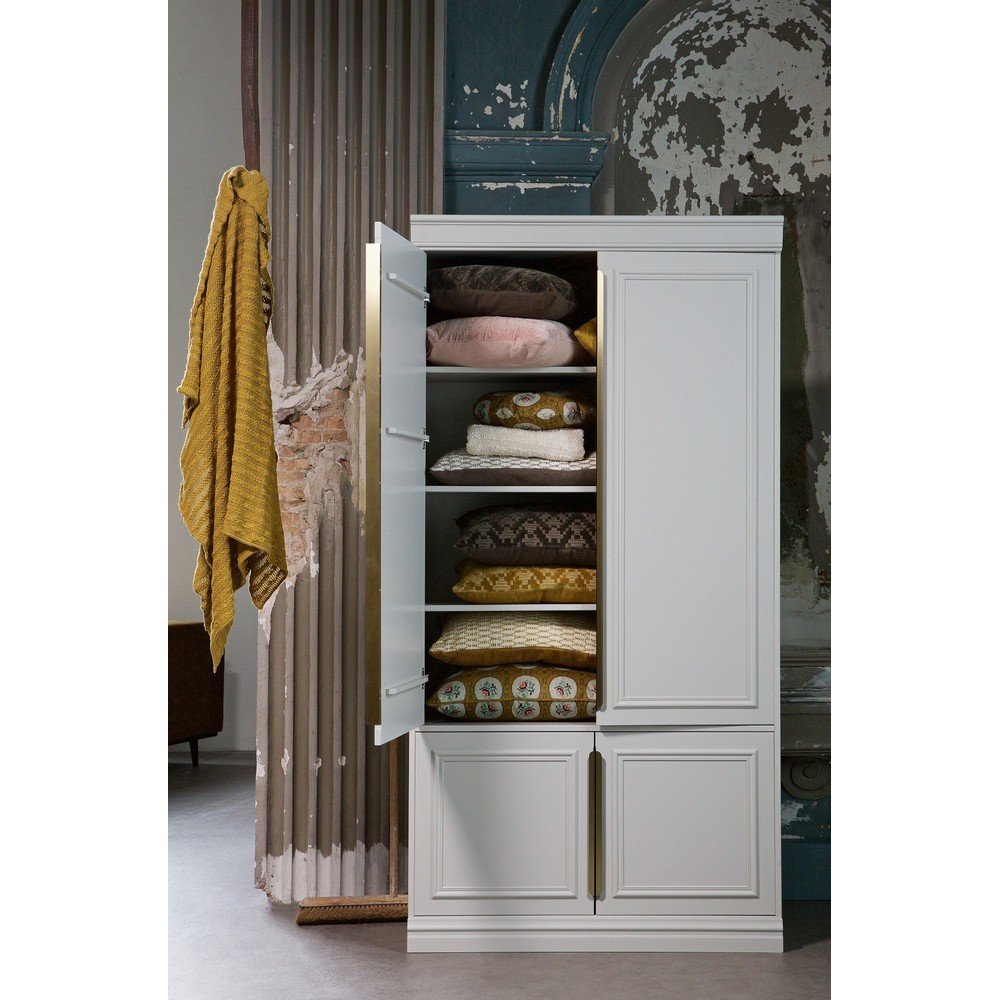 Jasnoszara szafa z litego drewna sosnowego 110x215x44 cm Organize – WOOOD (zdjęcie 7)