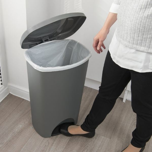 Biały kosz na śmieci na pedał z wiekiem Addis, 41x33x62,5 cm-image-2