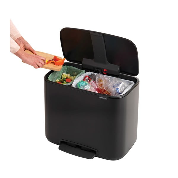 Stalowy kosz na śmieci w kolorze matowej czerni z pedałem do segregacji odpadów 34 l Bo – Brabantia-image-1