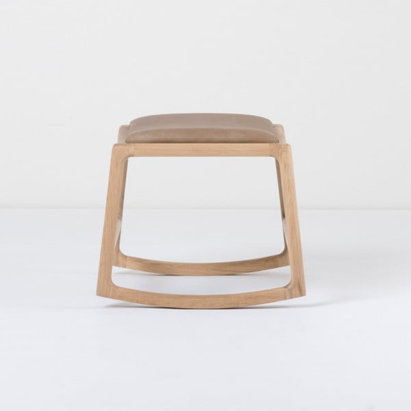 Podnóżek z konstrukcją z litego drewna dębowego i brązowym skórzanym elementem Gazzda Dedo-image-2