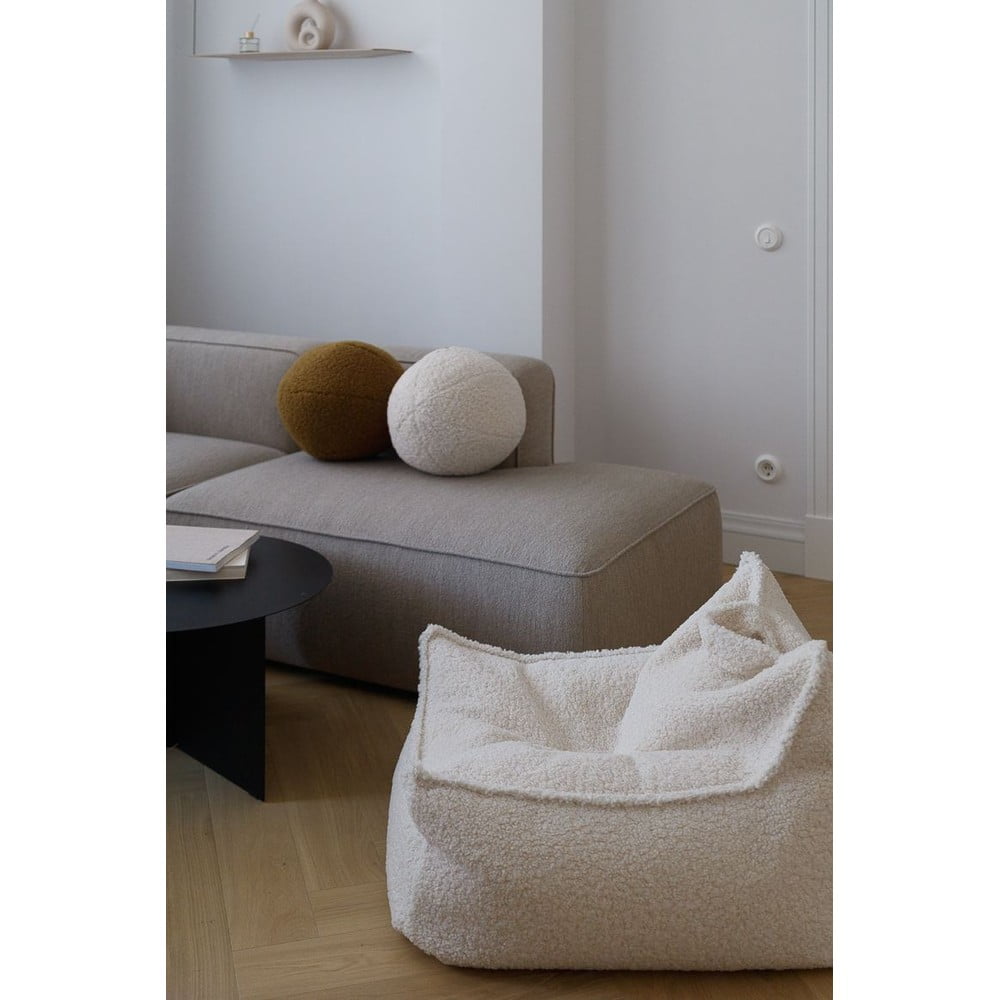 Kremowy dziecięcy worek do siedzenia z materiału bouclé Chair – Wigiwama (zdjęcie 5)