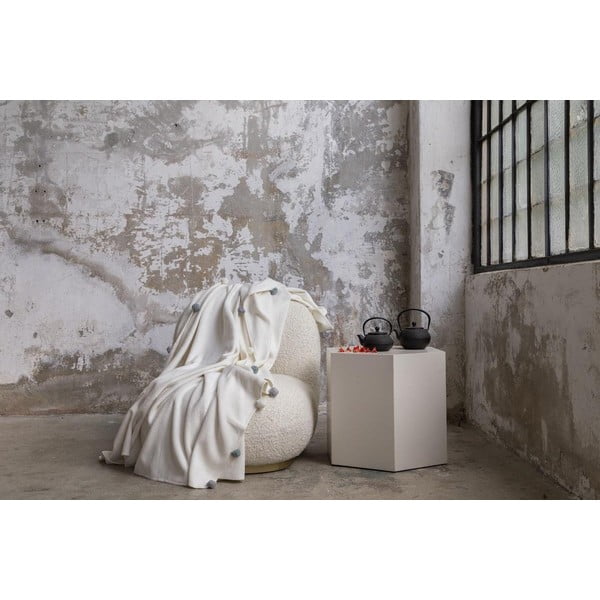 Kremowa polarowa narzuta 150x200 cm Pom Pom – Mijolnir-image-2