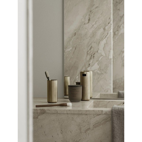 Zapachowa sojowa świeca czas palenia 35 h Tuoksu Wood – Blomus-image-2