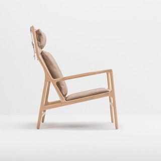 Fotel z konstrukcją z litego drewna dębowego i brązowym skórzanym siedziskiem Gazzda Dedo