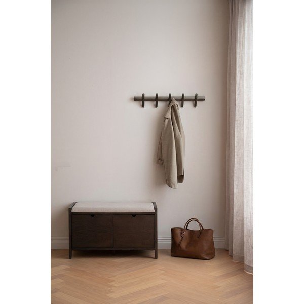 Szafka na buty z litego drewna dębowego z siedziskiem w ciemnym naturalnym kolorze 80x47x41 cm Hillmond – Rowico-image-1