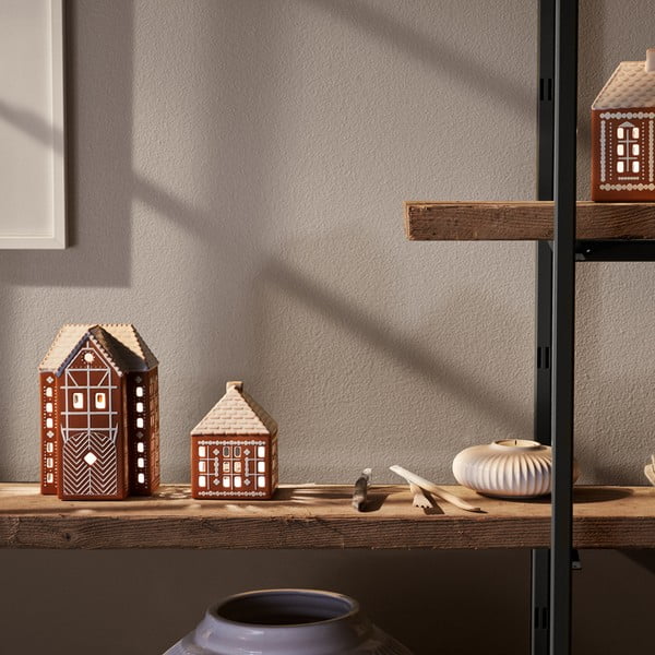 Ceramiczny świecznik na świeczkę typu tealight Gingerbread Lighthouse – Kähler Design-image-1
