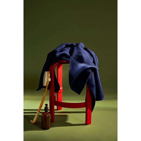 Ciemnoniebieski ręcznik kąpielowy z bawełny organicznej frotte 70x140 cm Check – JUNA-image-1