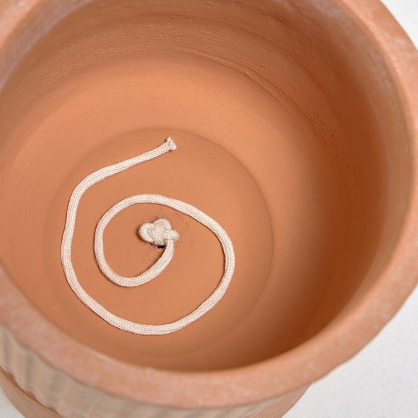 Terakotowa doniczka na drewnianej podstawce Kave Home Suba, wys. 32 cm-image-2