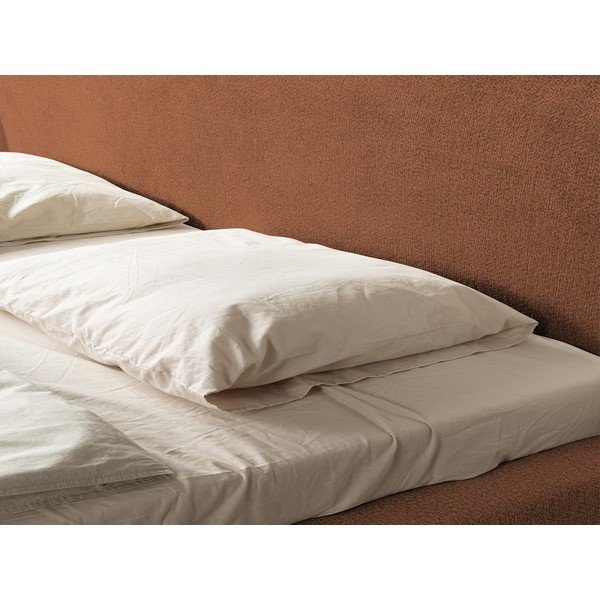 Tapicerowane łóżko dwuosobowe ze stelażem 140x200 cm w kolorze terakoty Makana – Makamii-image-3