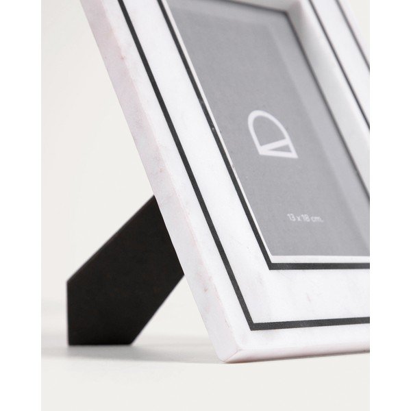 Biała kamienna ramka stojąca 20x25 cm Vittoria – Kave Home-image-3