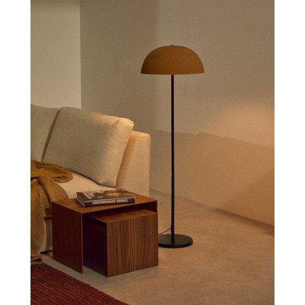 Lampa stojąca w kolorze terakoty z metalowym kloszem (wysokość 140 cm) Nibla – Kave Home-image-1