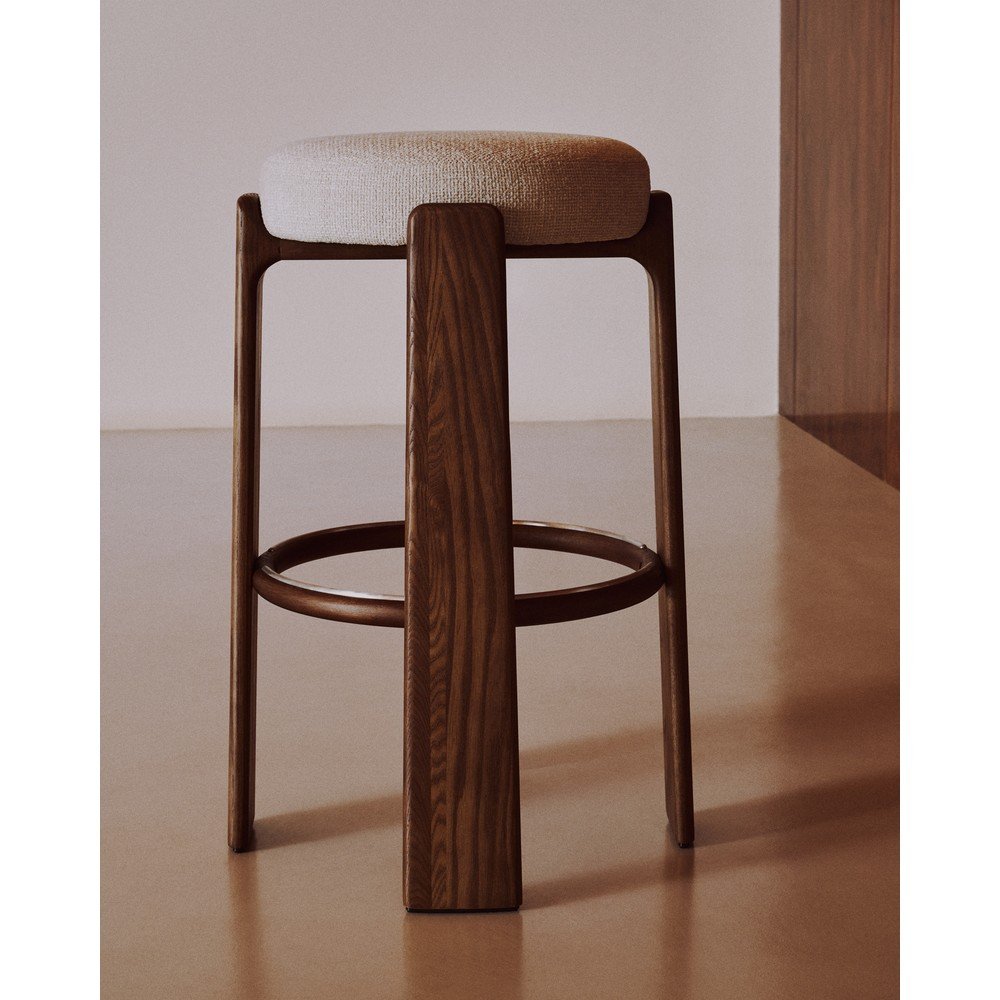 Hoker w kolorze beżowo-ciemnonaturalnym z litego drewna jesionowego (wysokość siedziska 75 cm) Granite – Kave Home (zdjęcie 4)