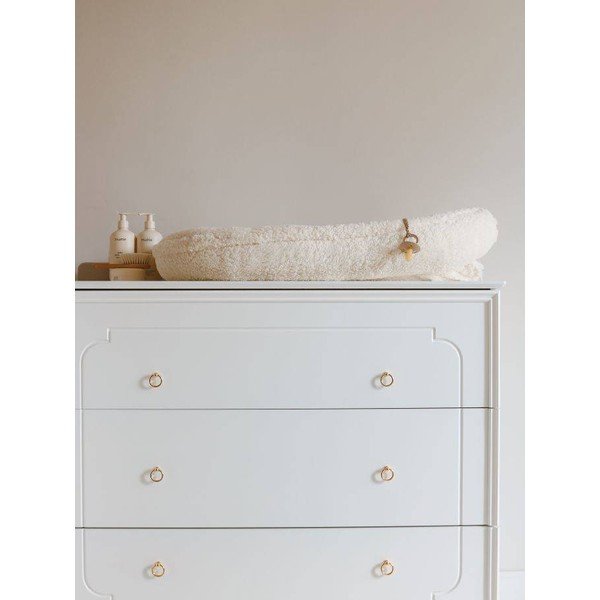 Biała niska komoda dziecięca 102x89 cm Royal – BELLAMY-image-1