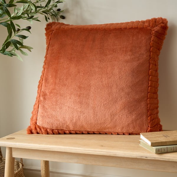 Poduszka dekoracyjna z mikropluszu 55x55 cm Velvet and Faux Fur – Catherine Lansfield-image-1