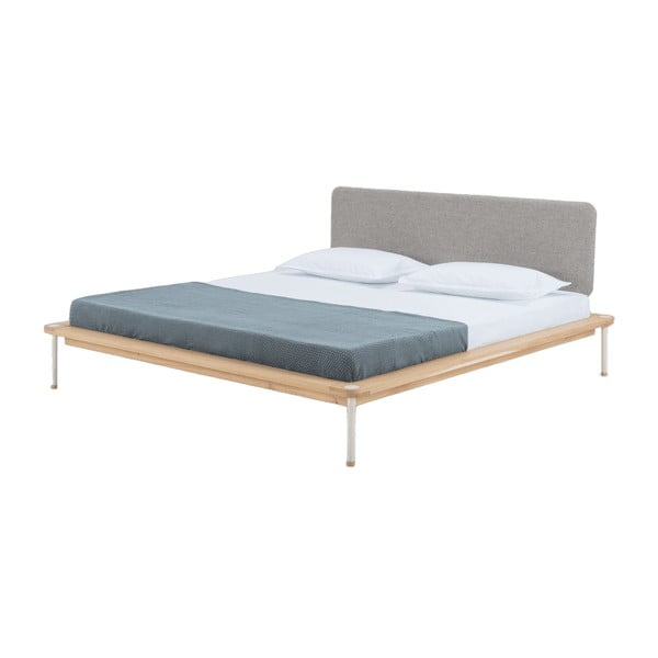 Szare/naturalne łóżko dwuosobowe z litego drewna dębowego ze stelażem 140x200 cm Fina – Gazzda