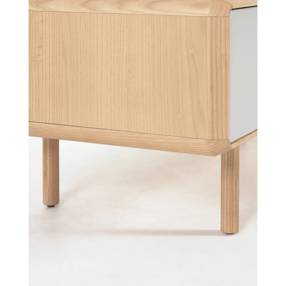 Szaro-naturalna szafka pod TV w dekorze jesionu 180x41x42 cm Anielle – Kave Home (zdjęcie 3)
