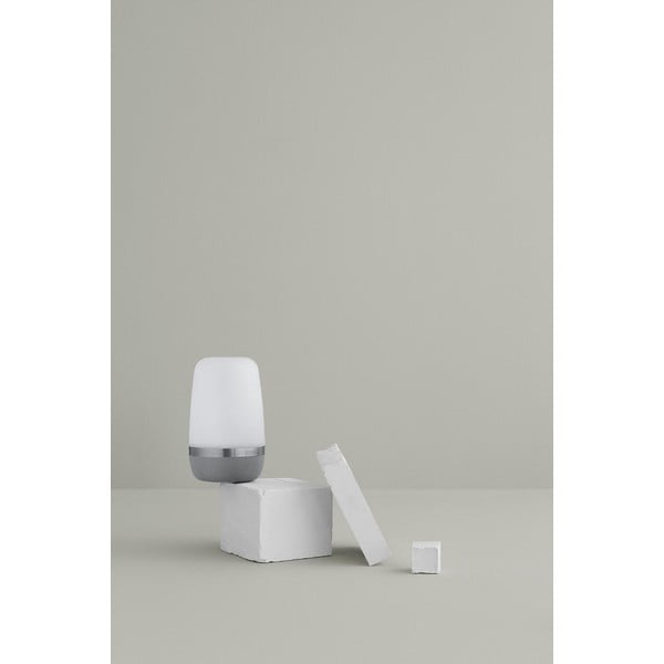 Jasnoszara mała lampka led odpowiednia na zewnątrz Blomus Spirit-image-1
