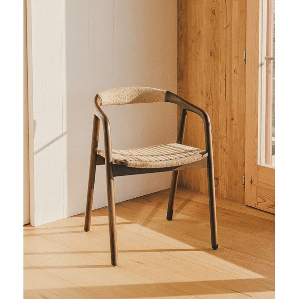 Krzesło z podłokietnikami w ciemnym naturalnym kolorze Derile – Kave Home-image-1