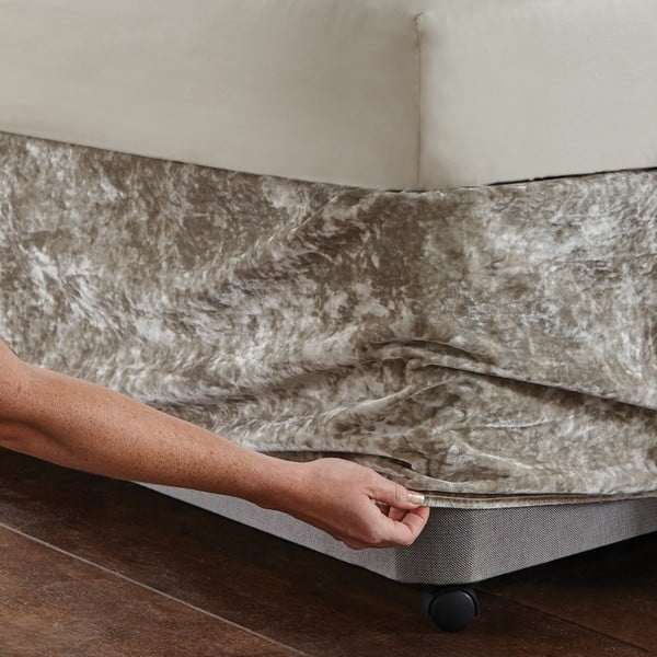 Beżowy aksamitny pokrowiec na ramę łóżka z gumką 137x198 cm Crushed Velvet – Catherine Lansfield-image-1