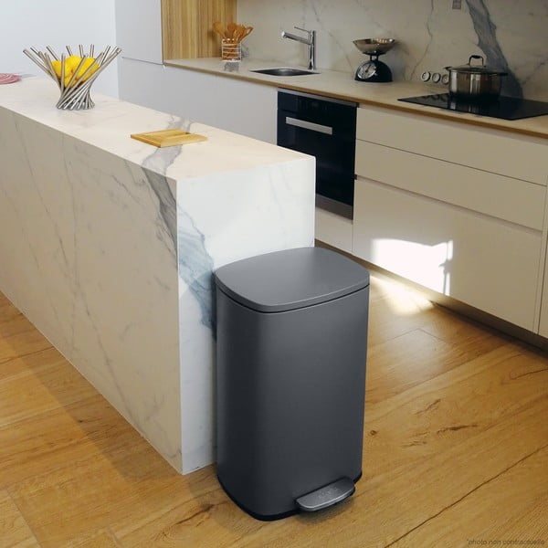 Ciemnoszary stalowy kosz na śmieci z pedałem 50 l   Akira – Spirella-image-1