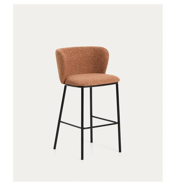 Tapicerowany hoker w kolorze terakoty (wysokość siedziska 75 cm) Ciselia – Kave Home