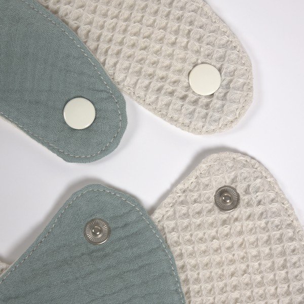 Zestaw 2 śliniaczków z kieszonką z bawełny organicznej Kave Home Lupe-image-1