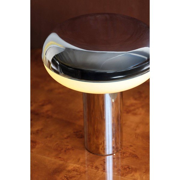 Metalowa lampa stołowa w kolorze srebra z połyskiem (wysokość 32 cm) Paneta – Jotex-image-1