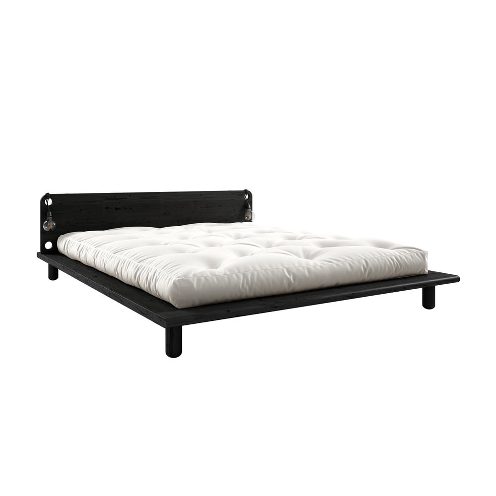 Czarne łóżko dwuosobowe z litego drewna z zagłówkiem, lampkami i materacem Comfort Karup Design Peek, 160x200 cm