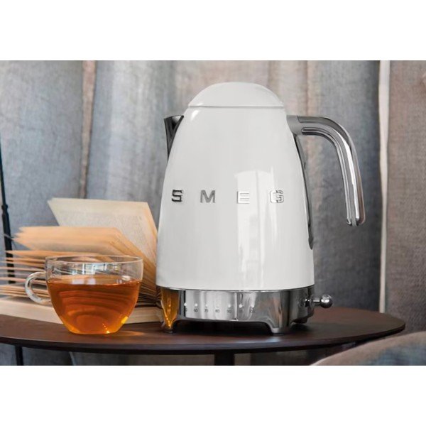 Biały czajnik elektryczny ze stali nierdzewnej 1,7 l Retro Style – SMEG-image-1