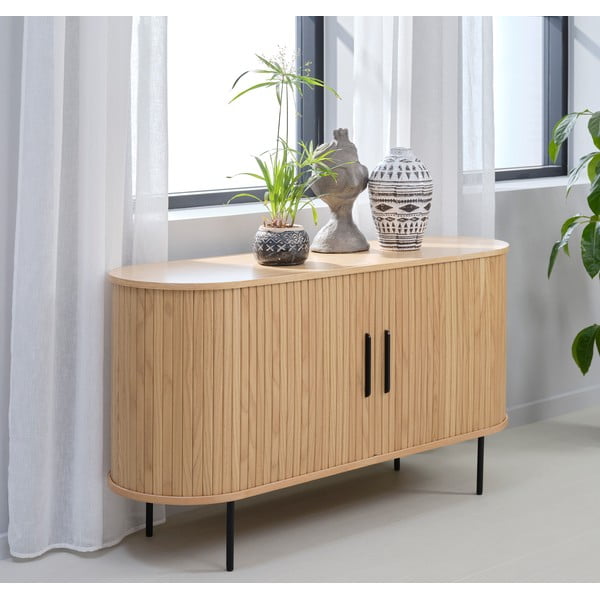 Niska komoda w dekorze dębu z drzwiami przesuwnymi 140x76 cm Nola – Unique Furniture-image-1