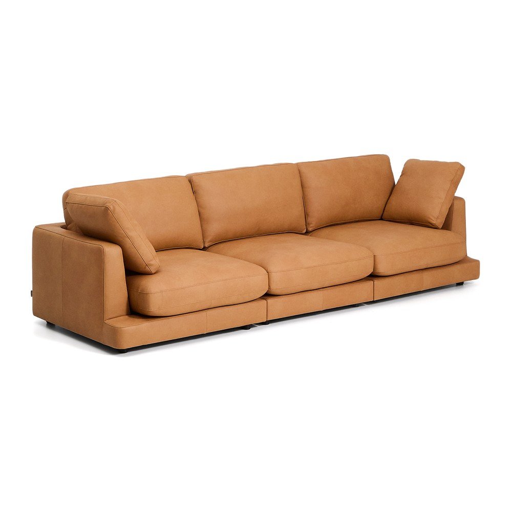 Brązowa skórzana sofa Gala w salonie