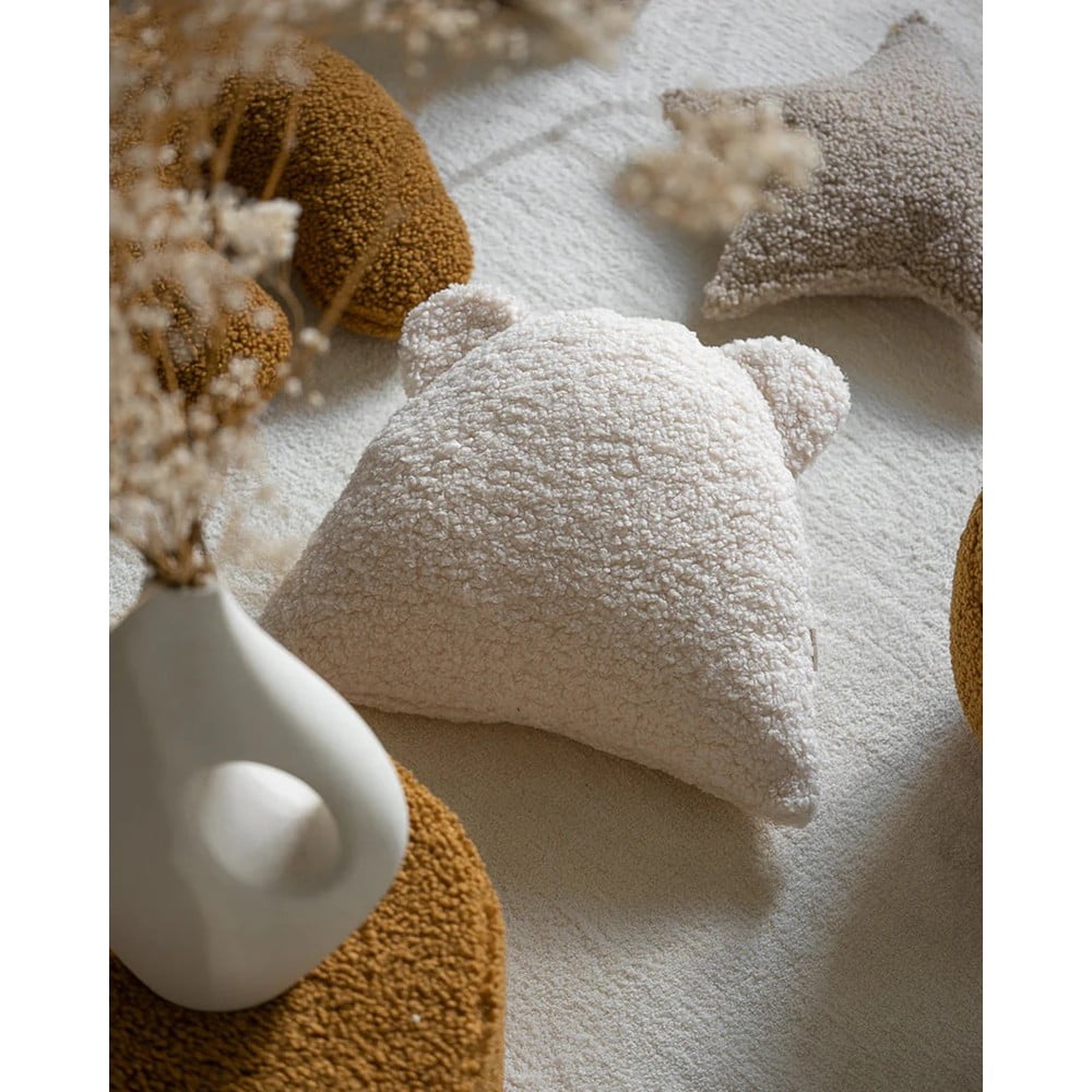 Kremowa poduszka na sofę dziecięcą z materiału bouclé Bear – Wigiwama (zdjęcie 4)