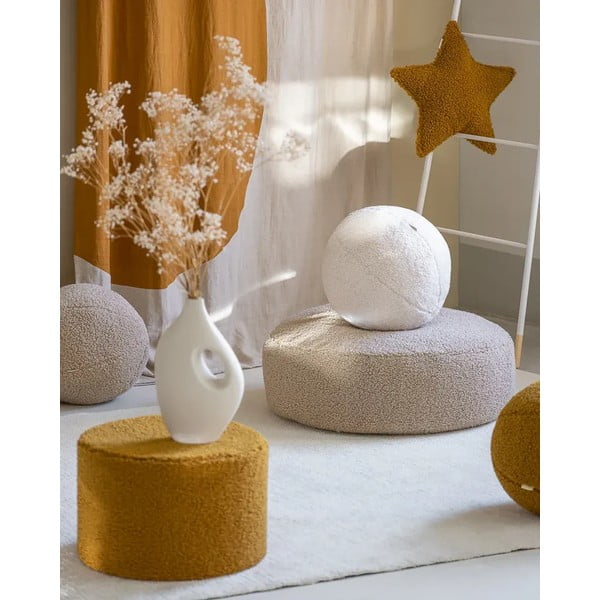 Kremowa poduszka na sofę dziecięcą z materiału bouclé Ball – Wigiwama-image-3