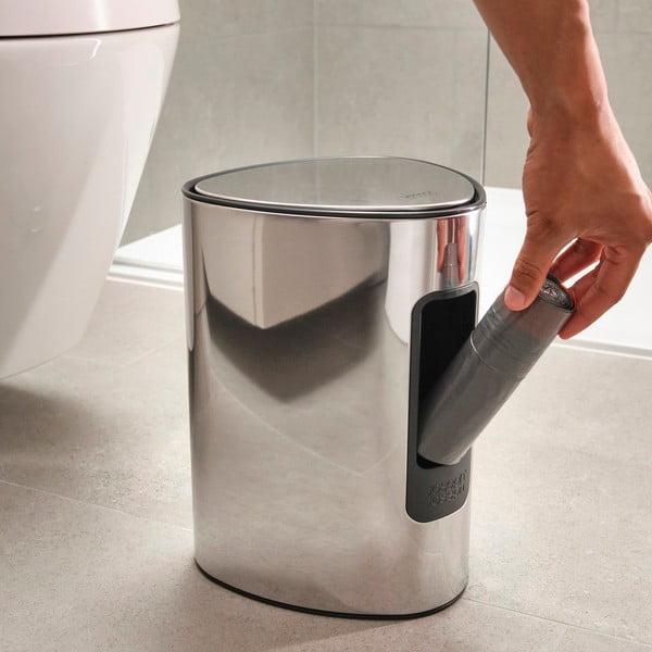Plastikowy kosz na śmieci z pedałem w kolorze srebra 5 l Luxe – Joseph Joseph-image-1