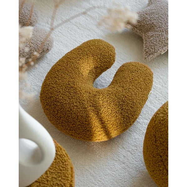 Brązowa poduszka na sofę dziecięcą z materiału bouclé U – Wigiwama-image-1