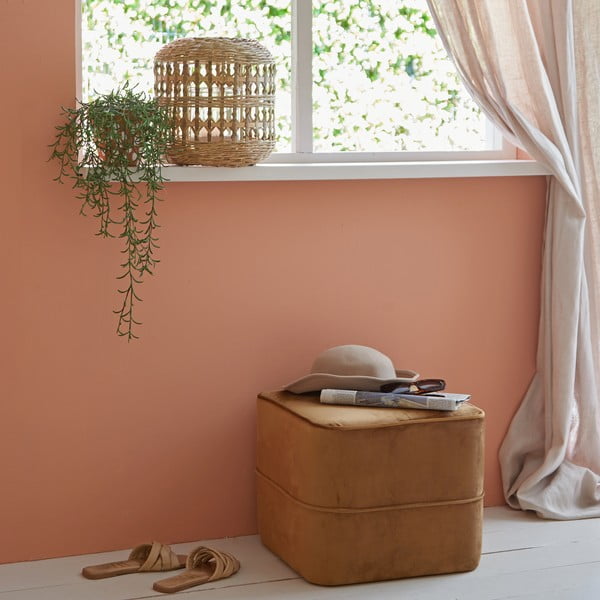 Aksamitny puf w kolorze złota Kiki – Light & Living-image-4