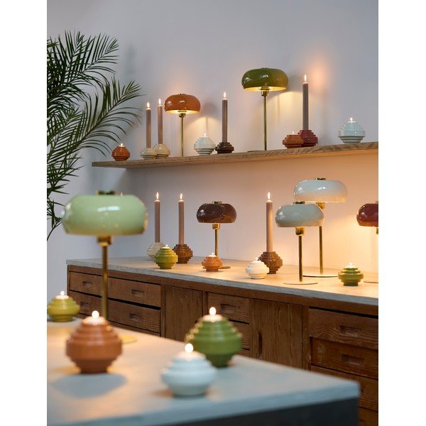 Pomarańczowa lampa stołowa z metalowym kloszem (wysokość 40 cm) Surin – Light & Living-image-1