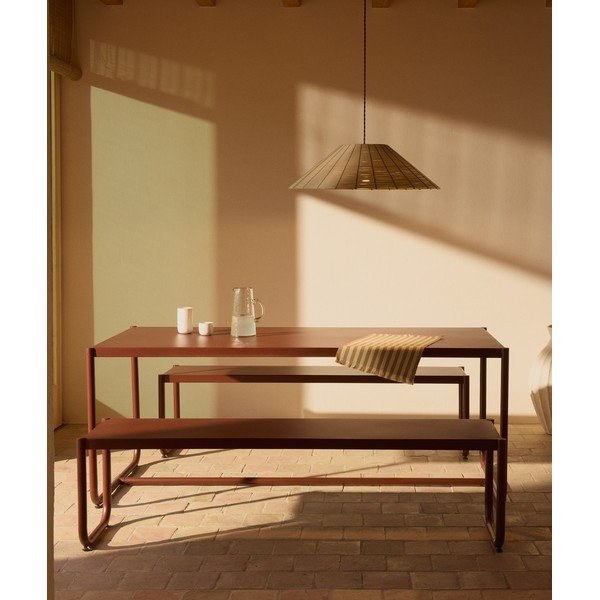 Bordowy metalowy zestaw mebli ogrodowych dla 4 osób Sotil – Kave Home-image-1