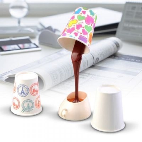 Lampa w kształcie nalewanej kawy Gift Republic-image-2