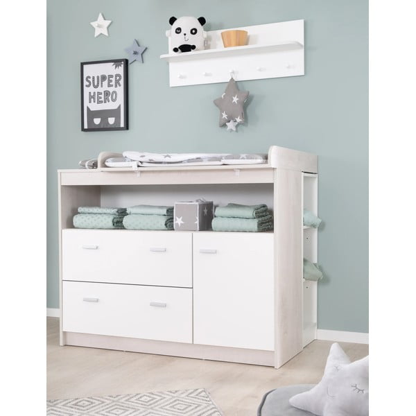 Biała niska komoda dziecięca w dekorze dębu z przewijakiem 117x98 cm Julia – Roba-image-1