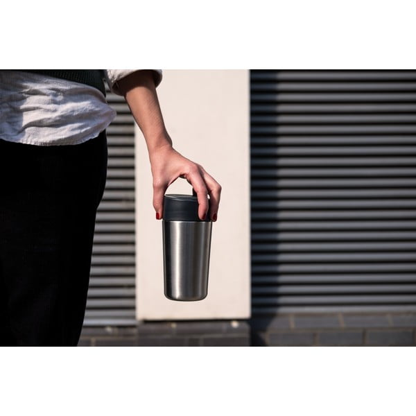 Kubek podróżny w granatowo-srebrnym kolorze 450 ml Sipp – Joseph Joseph-image-1